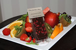 Frukt och choklad till rummet på Blommenhof Hotell i Nyköping